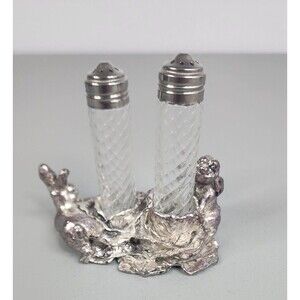 Vintage Arthur Court SIGNED 1998 Bunnies/Rabbits Salt and Pepper Shaker Set
